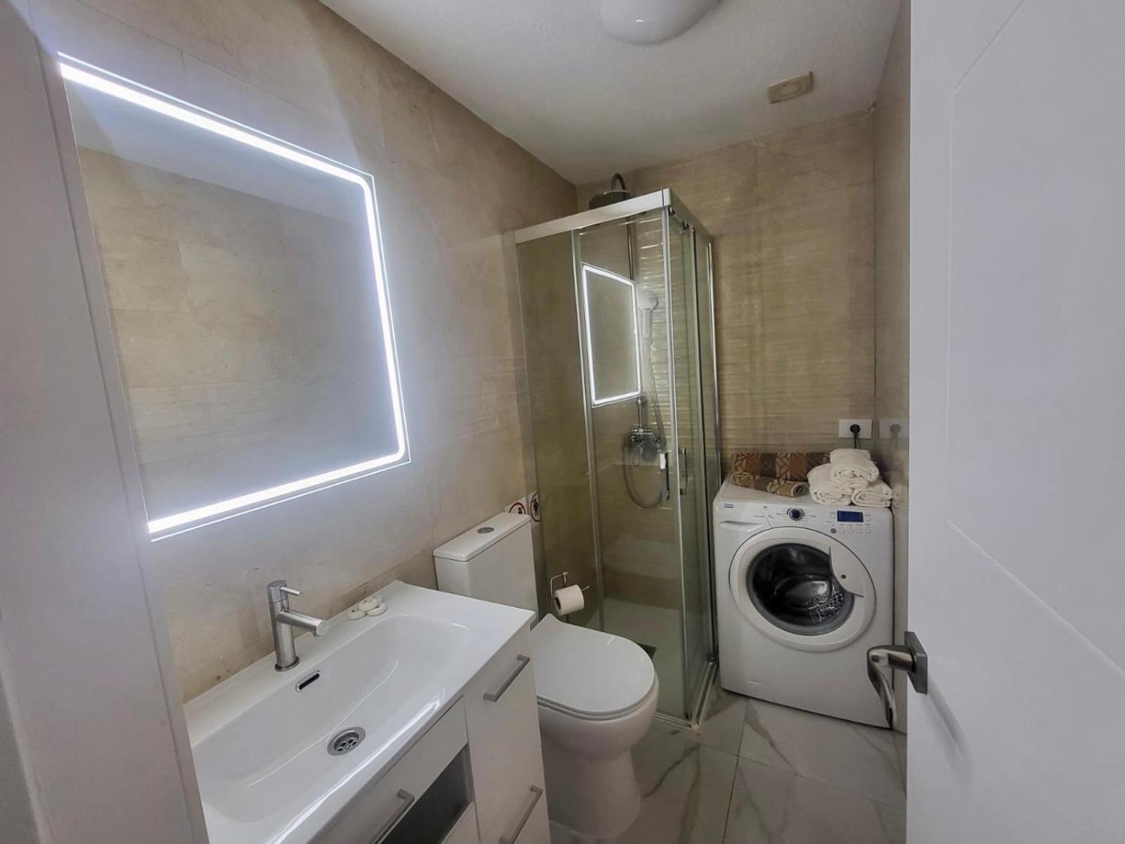 2 Bedrooms Flat 50 Mts Away From Las Canteras Beach لاس بالماس دي غران كاناريا المظهر الخارجي الصورة