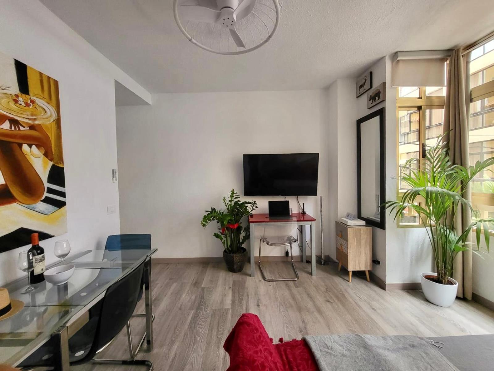 2 Bedrooms Flat 50 Mts Away From Las Canteras Beach لاس بالماس دي غران كاناريا المظهر الخارجي الصورة